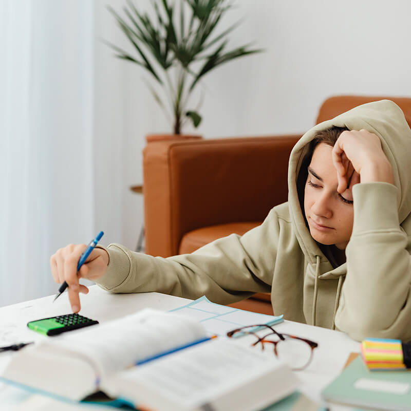 Enfant avec difficultés scolaires à Besançon